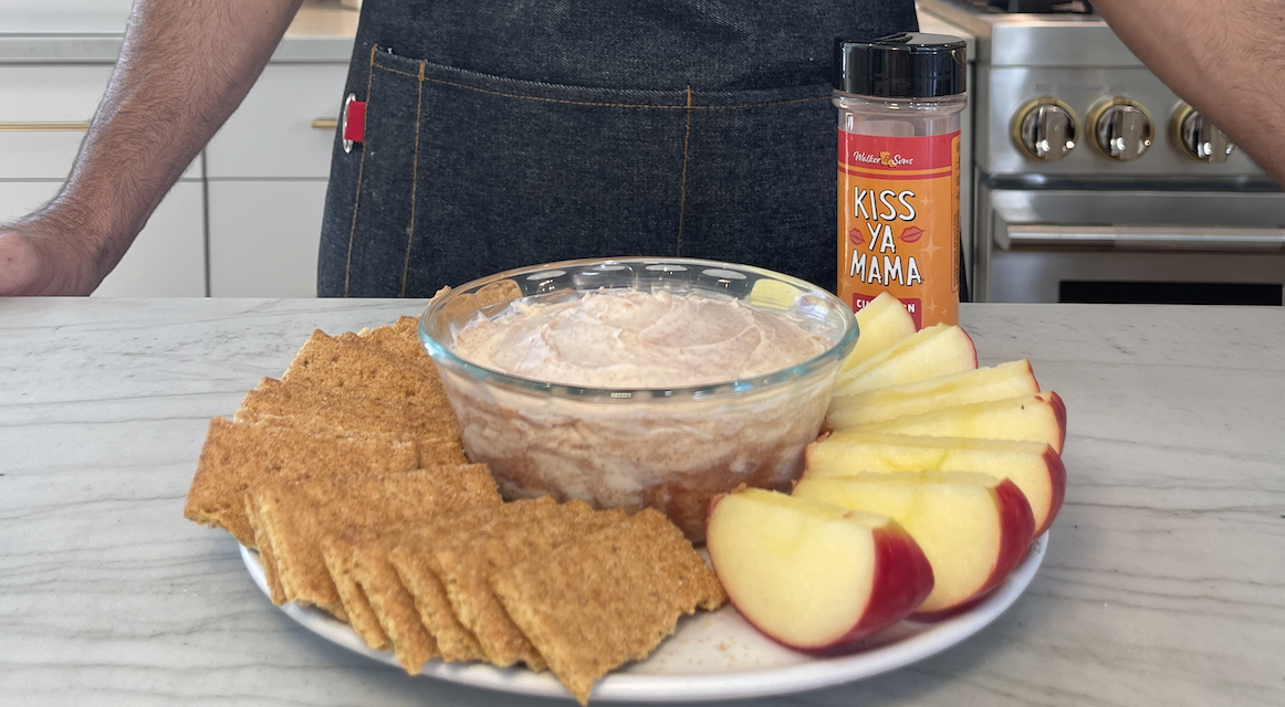 Cinnamon Roll Cream Cheese Dip